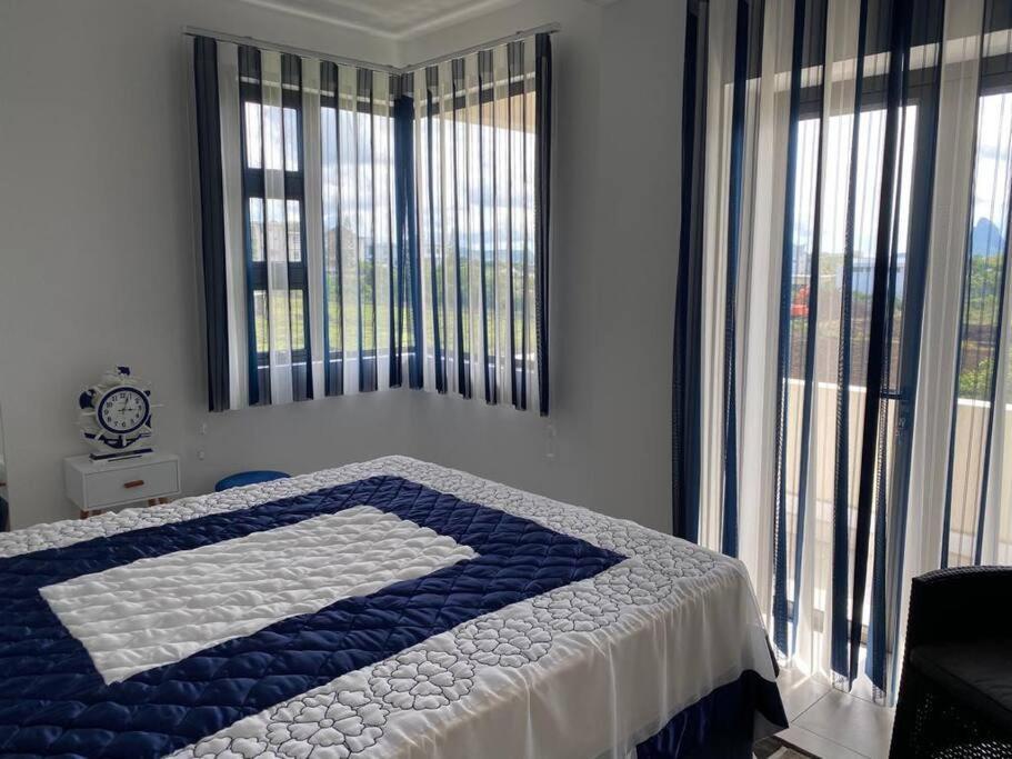Vacoas-Phoenix Stylish & Luxury 2-Bed Parkside Apart With Pool מראה חיצוני תמונה