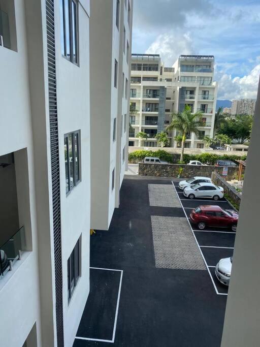 Vacoas-Phoenix Stylish & Luxury 2-Bed Parkside Apart With Pool מראה חיצוני תמונה